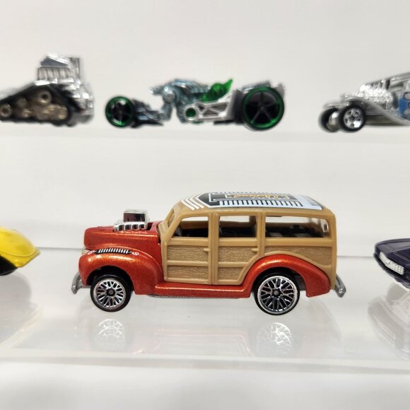 Lot of (9) Hot Wheels Diecast Cars 1996-2022 1/64 (g2) - Picture 7 of 11